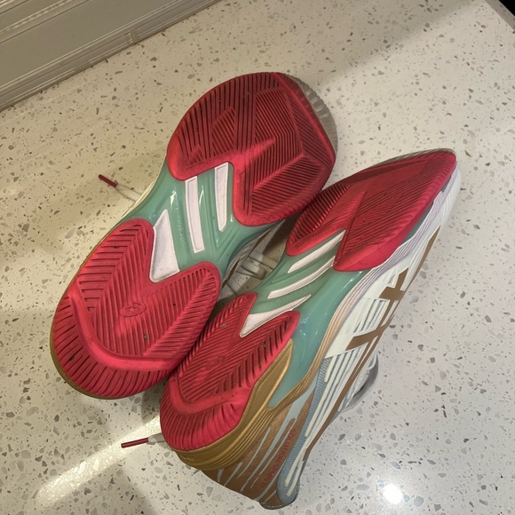 Asics tennis shoes - Picture 2 of 3